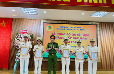 Công an thành phố Hà Tĩnh tổ chức Lễ Công bố Quyết định thăng cấp bậc hàm, nâng bậc lương năm 2022