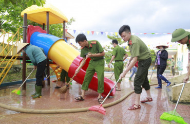 Dốc lòng hỗ trợ trường học khắc phục hậu quả sau mưa lũ