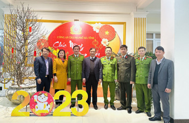 Đồng chí Bí thư Tỉnh ủy chúc Tết CBCS Công an Thành phố Hà Tĩnh