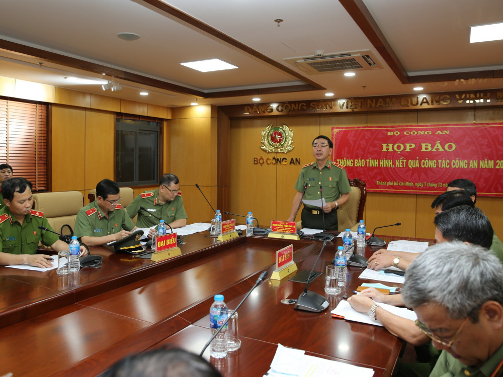 Toàn cảnh buổi họp báo do Trung tướng Trần Quốc Tỏ, Thứ trưởng Bộ Công an chủ trì